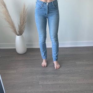 Denim Forum Aritzia, Yoko high rise slim jeans